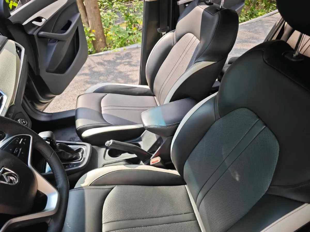 2019 BaoJun 360 1.5L 105HP L4 CVT,autocango,china used car exporter,china ev exporter,chinese used car exporter,chinese used ev exporter