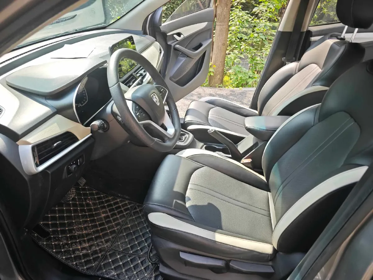 2019 BaoJun 360 1.5L 105HP L4 CVT,autocango,china used car exporter,china ev exporter,chinese used car exporter,chinese used ev exporter