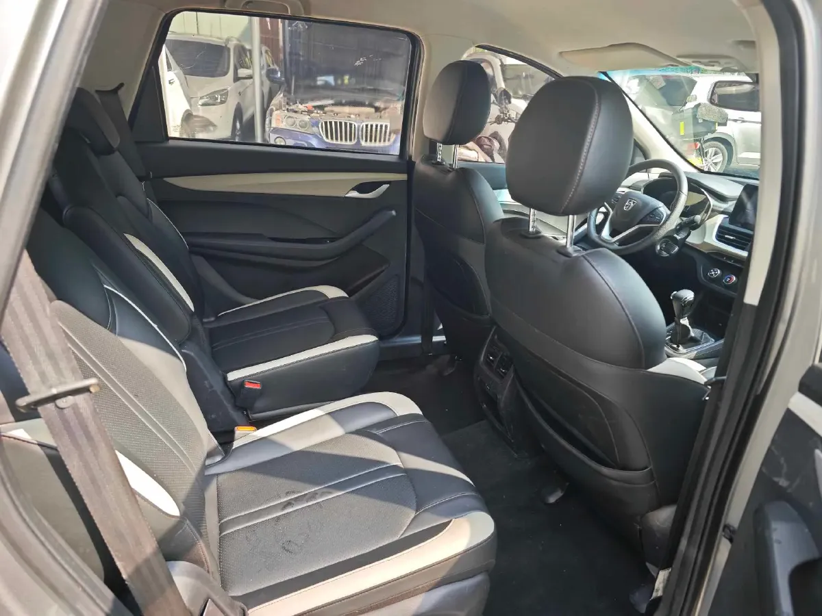 2019 BaoJun 360 1.5L 105HP L4 CVT,autocango,china used car exporter,china ev exporter,chinese used car exporter,chinese used ev exporter