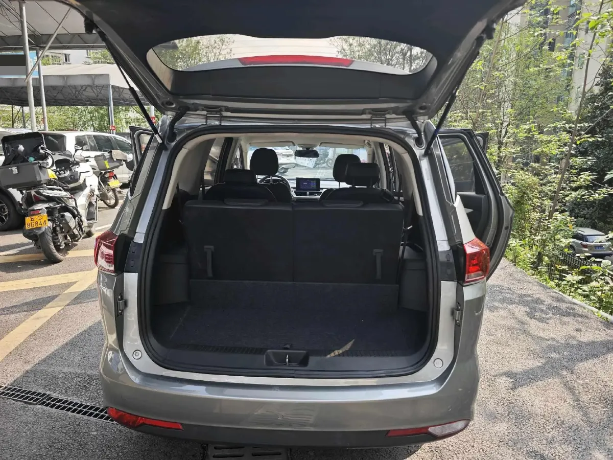 2019 BaoJun 360 1.5L 105HP L4 CVT,autocango,china used car exporter,china ev exporter,chinese used car exporter,chinese used ev exporter