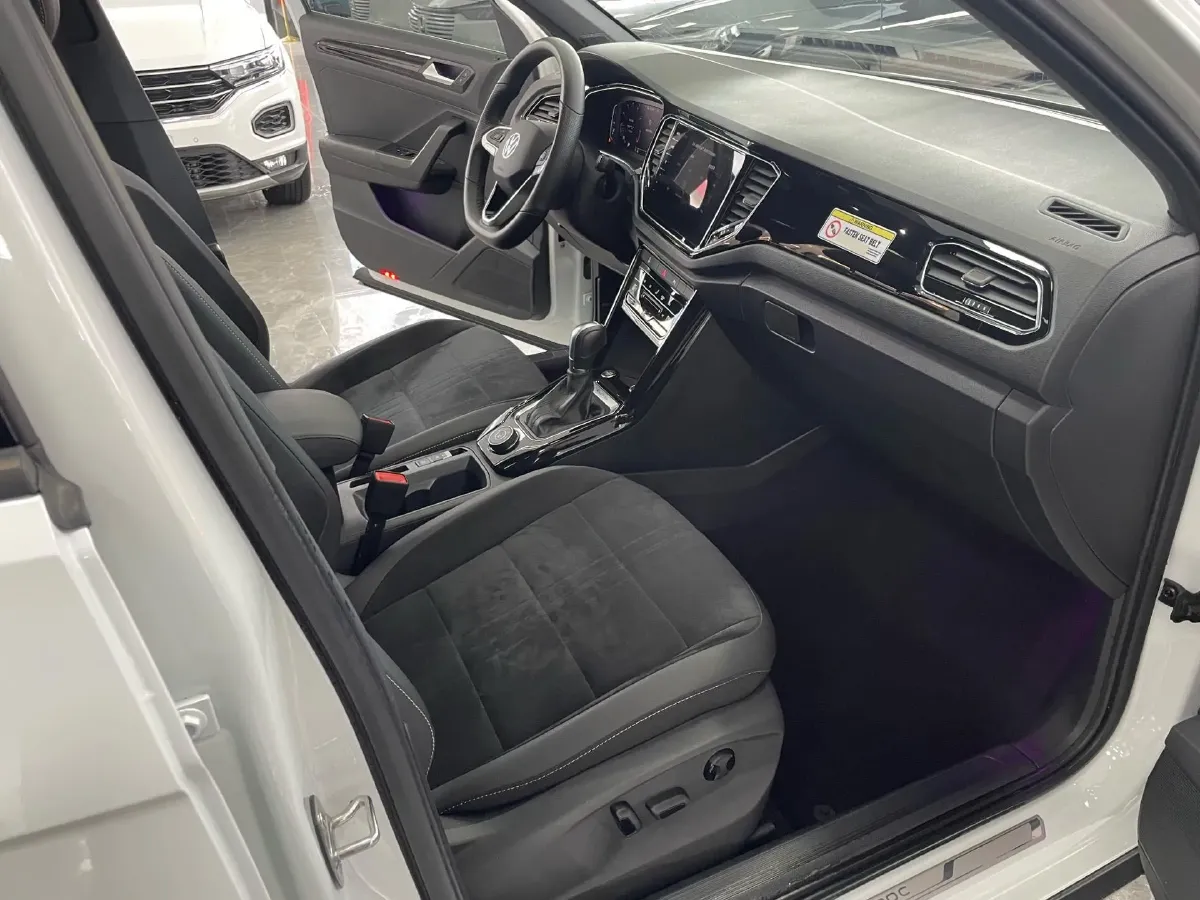 2021 Volkswagen T-Roc 1.4T 150HP L4 7DCT,autocango,china used car exporter,china ev exporter,chinese used car exporter,chinese used ev exporter