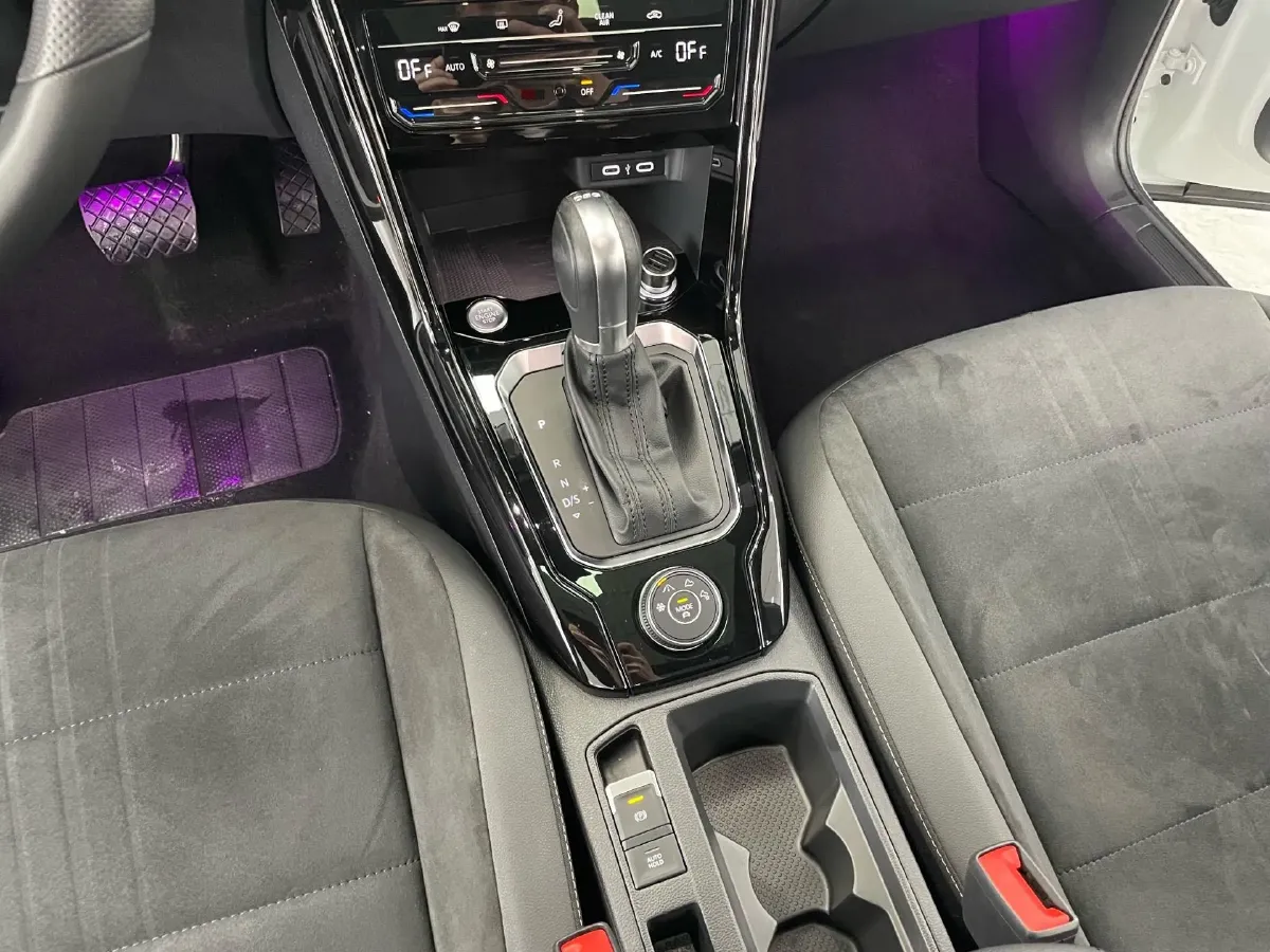 2021 Volkswagen T-Roc 1.4T 150HP L4 7DCT,autocango,china used car exporter,china ev exporter,chinese used car exporter,chinese used ev exporter