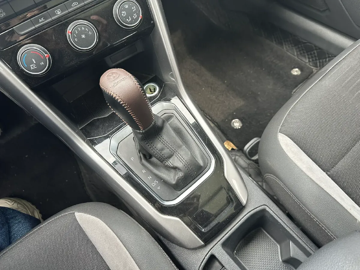 2021 Volkswagen T-Roc 1.4T 150HP L4 7DCT,autocango,china used car exporter,china ev exporter,chinese used car exporter,chinese used ev exporter