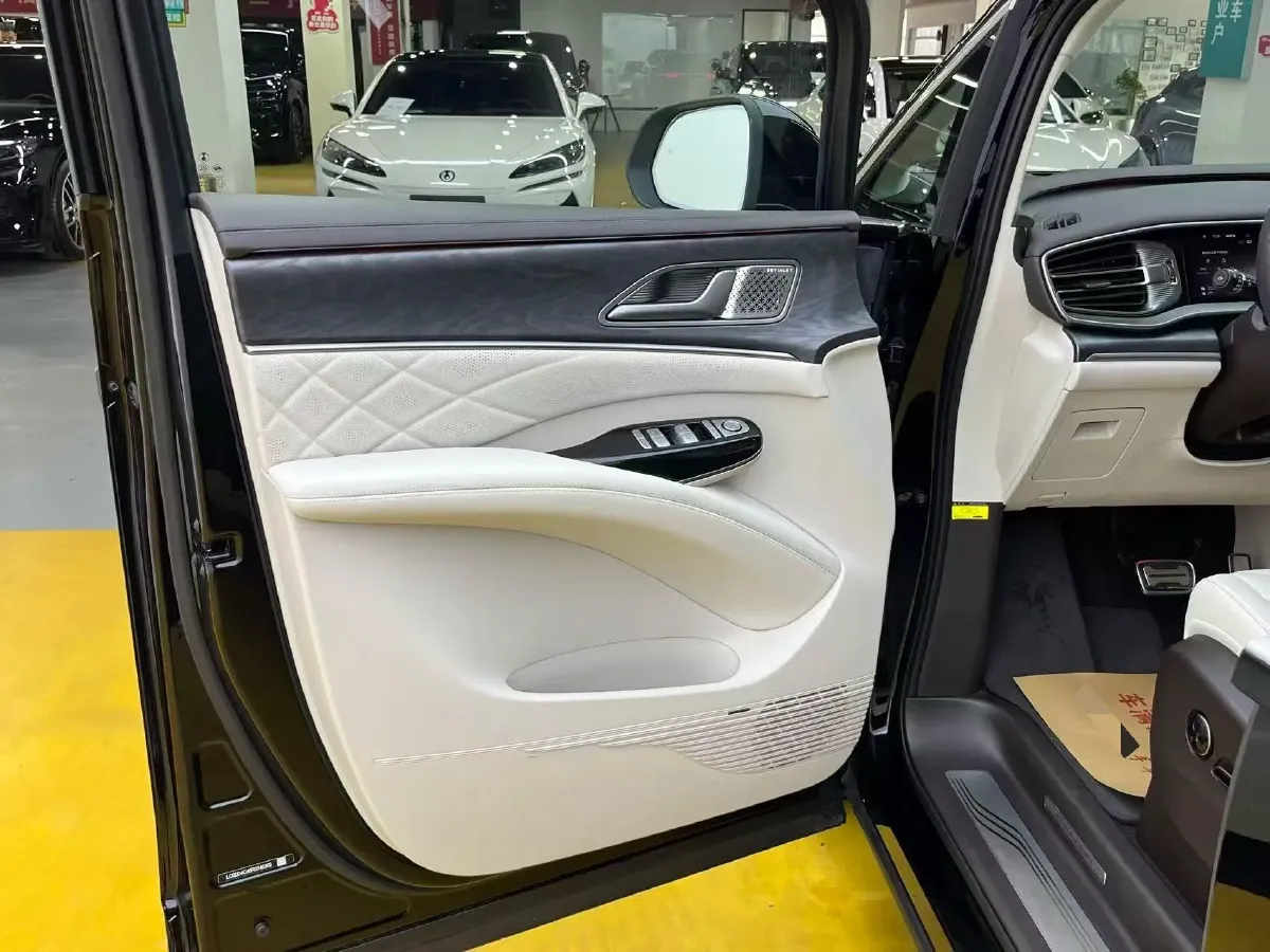 2025 Denza D9 1.5T 156HP L4 E-CVT PHEV 40KWH,autocango,china used car exporter,china ev exporter,chinese used car exporter,chinese used ev exporter