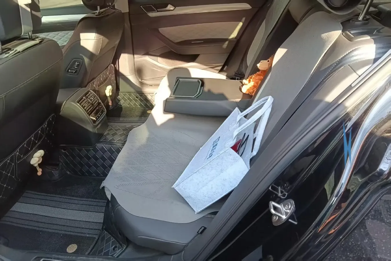 2023 Volkswagen Magotan 2.0T 186HP L4 7DCT,autocango,china used car exporter,china ev exporter,chinese used car exporter,chinese used ev exporter