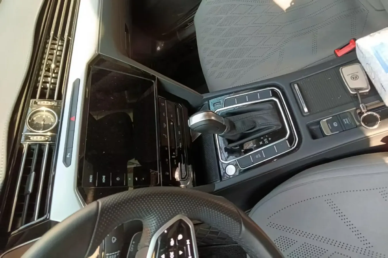 2023 Volkswagen Magotan 2.0T 186HP L4 7DCT,autocango,china used car exporter,china ev exporter,chinese used car exporter,chinese used ev exporter