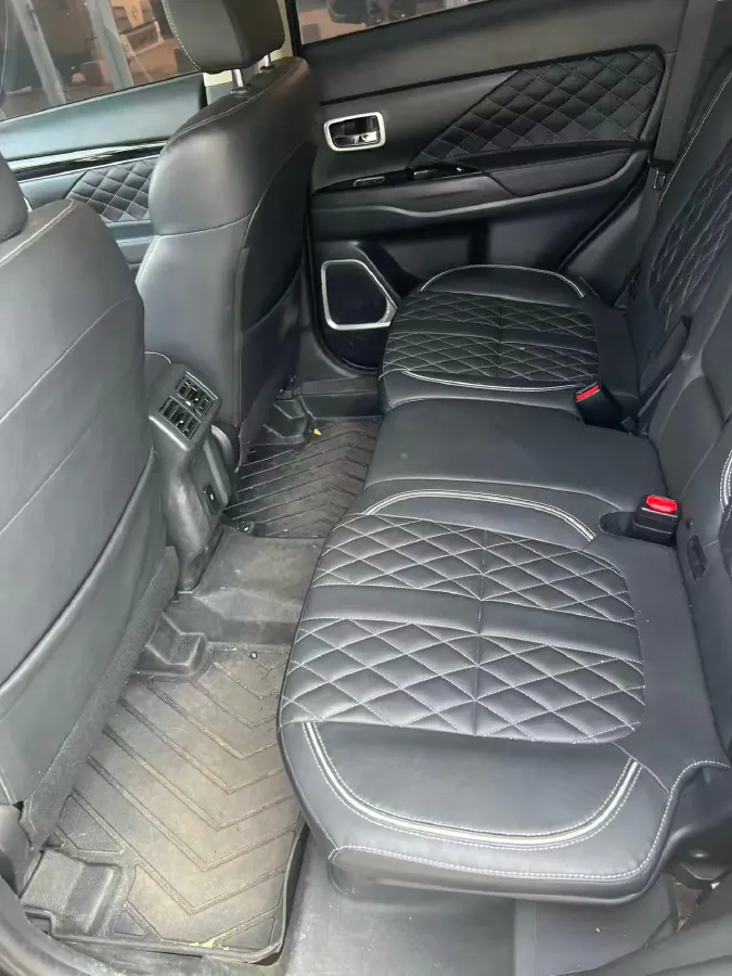 2020 Mitsubishi Outlander 2.4L 192HP L4 CVT,autocango,china used car exporter,china ev exporter,chinese used car exporter,chinese used ev exporter