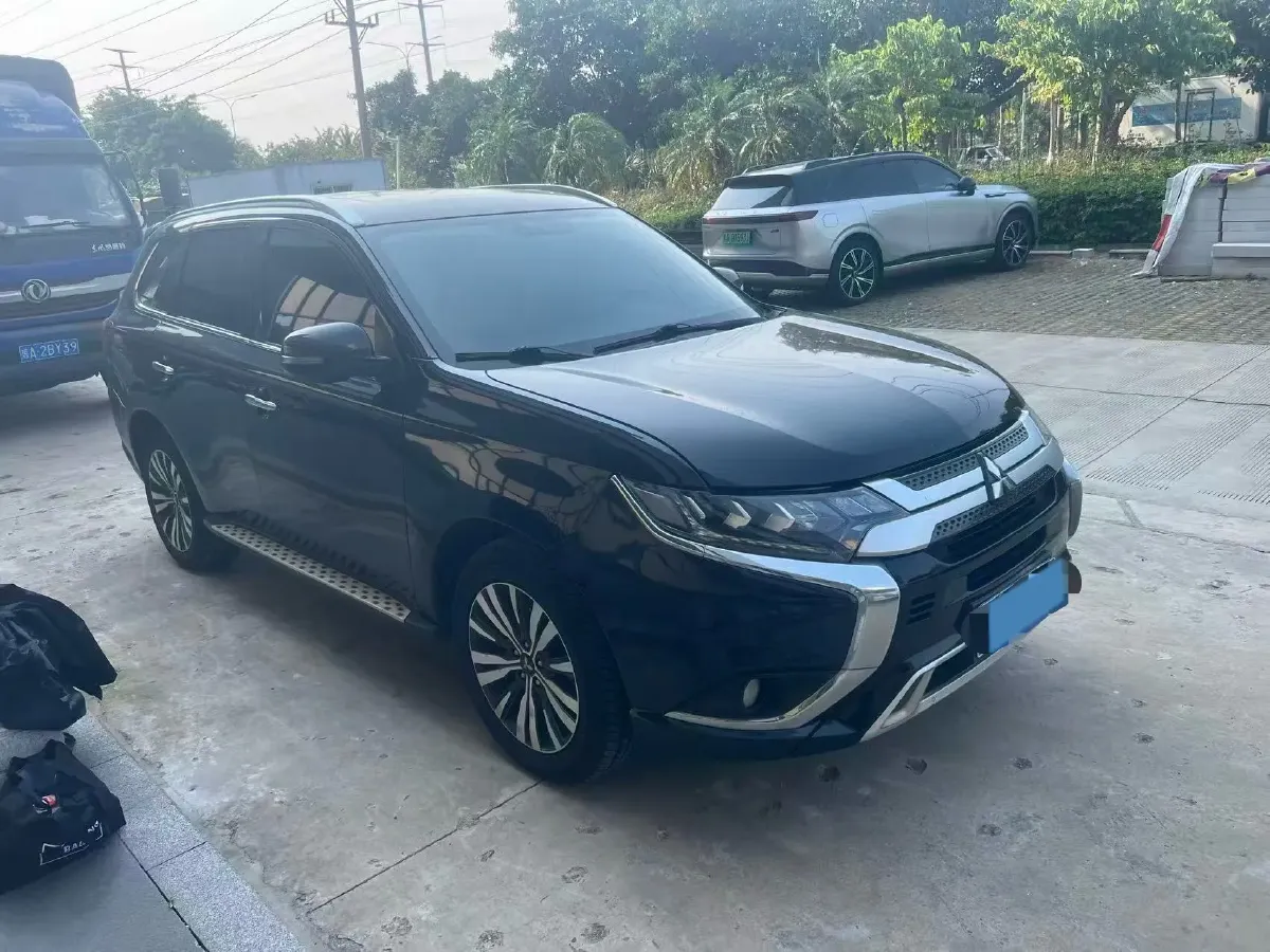 2020 Mitsubishi Outlander 2.4L 192HP L4 CVT,autocango,china used car exporter,china ev exporter,chinese used car exporter,chinese used ev exporter