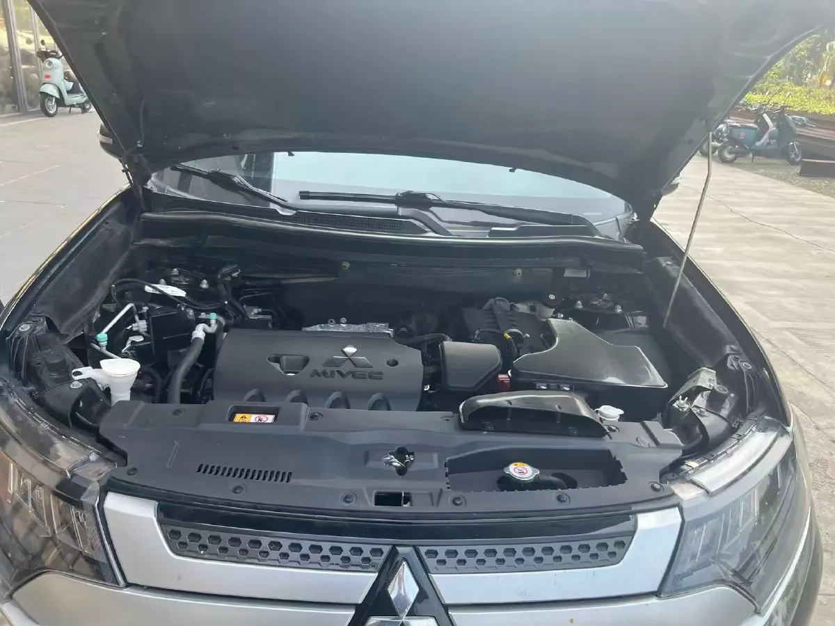 2020 Mitsubishi Outlander 2.4L 192HP L4 CVT,autocango,china used car exporter,china ev exporter,chinese used car exporter,chinese used ev exporter