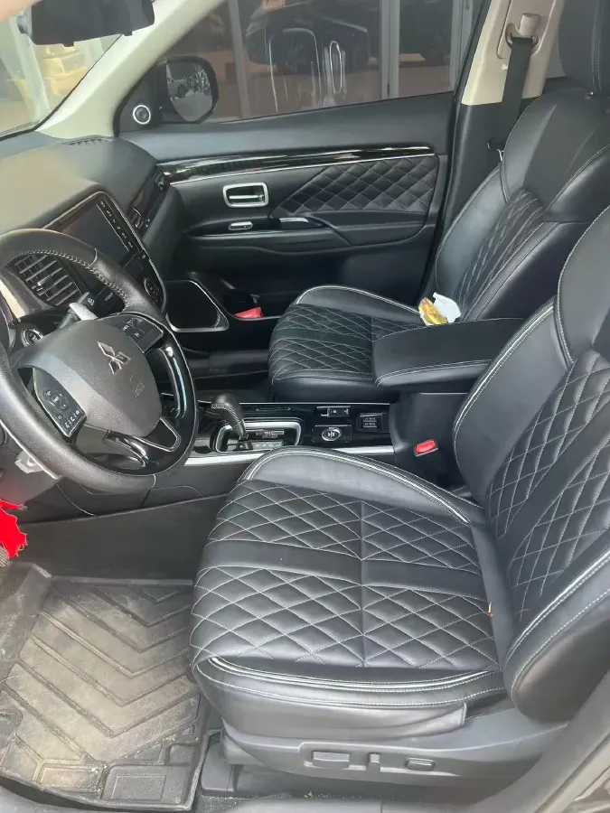 2020 Mitsubishi Outlander 2.4L 192HP L4 CVT,autocango,china used car exporter,china ev exporter,chinese used car exporter,chinese used ev exporter