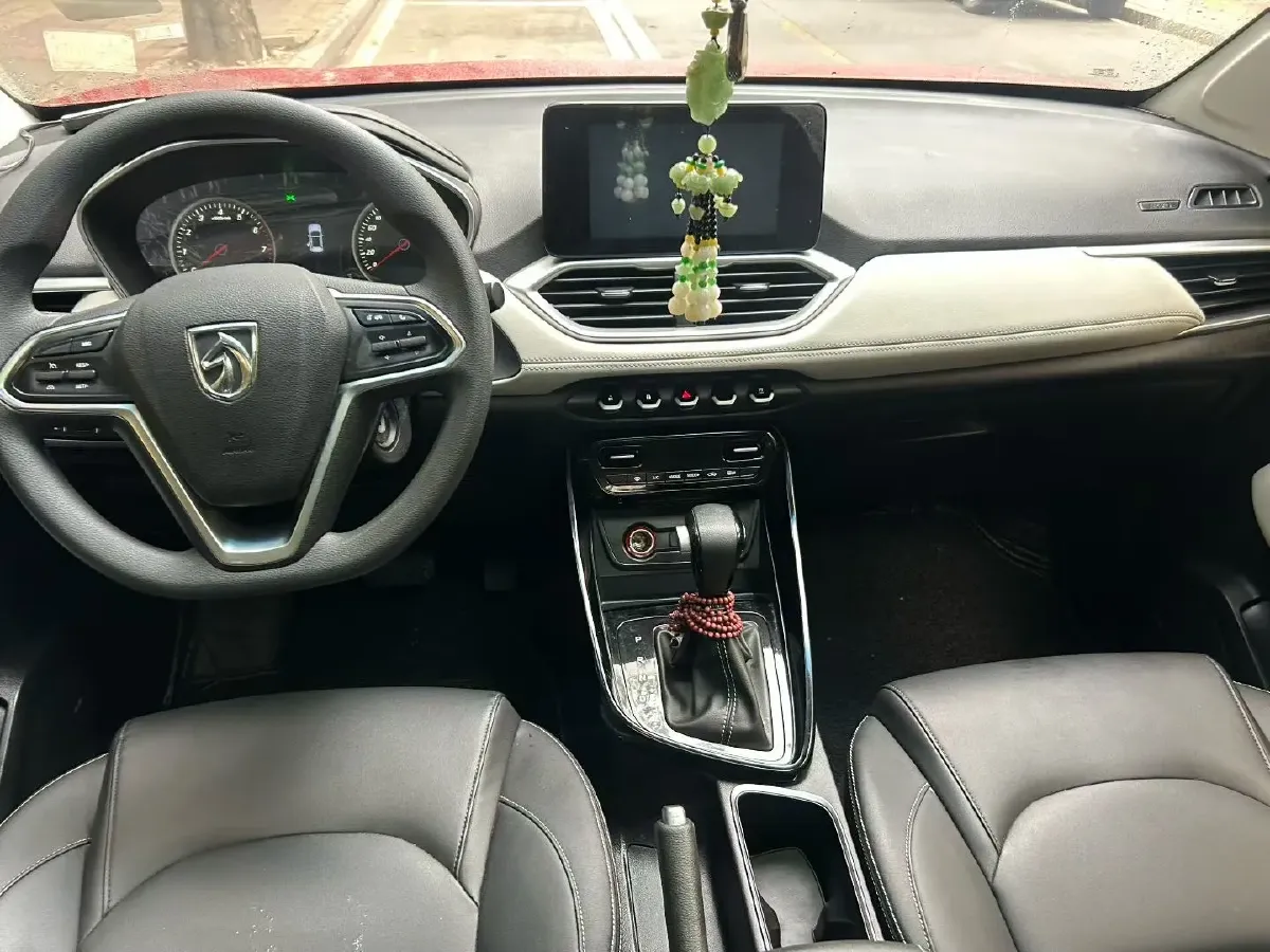 2018 BaoJun 530 1.5T 150HP L4 6DCT,autocango,china used car exporter,china ev exporter,chinese used car exporter,chinese used ev exporter