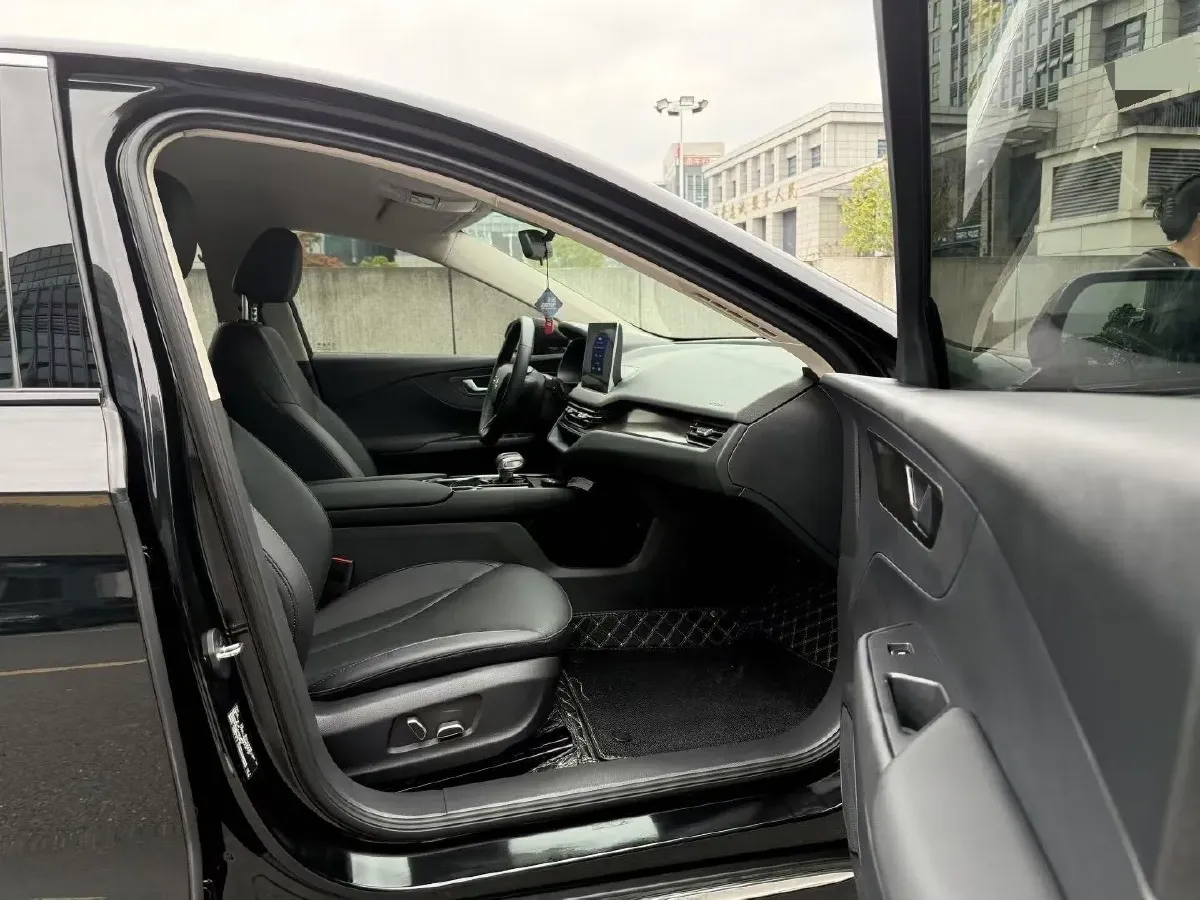 2022 HongQi E-QM5 BEV 54KWH,autocango,china used car exporter,china ev exporter,chinese used car exporter,chinese used ev exporter