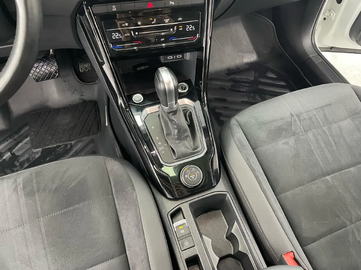 2021 Volkswagen T-Roc 1.4T 150HP L4 7DCT,autocango,china used car exporter,china ev exporter,chinese used car exporter,chinese used ev exporter