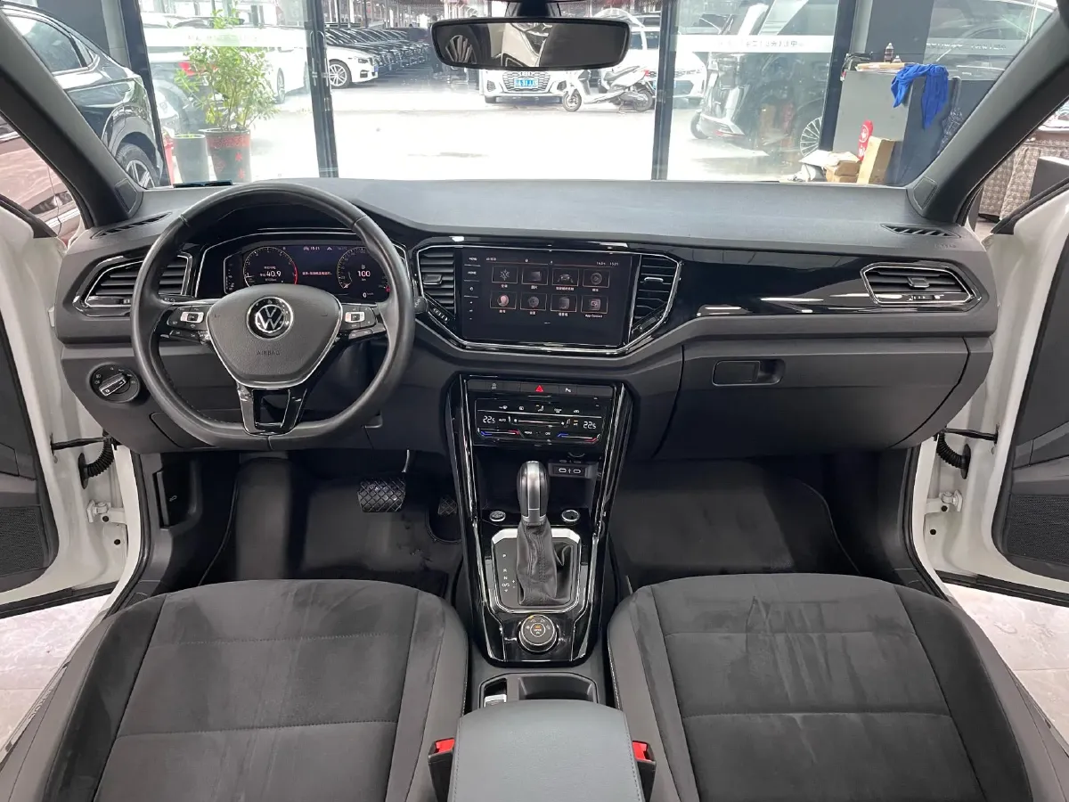 2021 Volkswagen T-Roc 1.4T 150HP L4 7DCT,autocango,china used car exporter,china ev exporter,chinese used car exporter,chinese used ev exporter