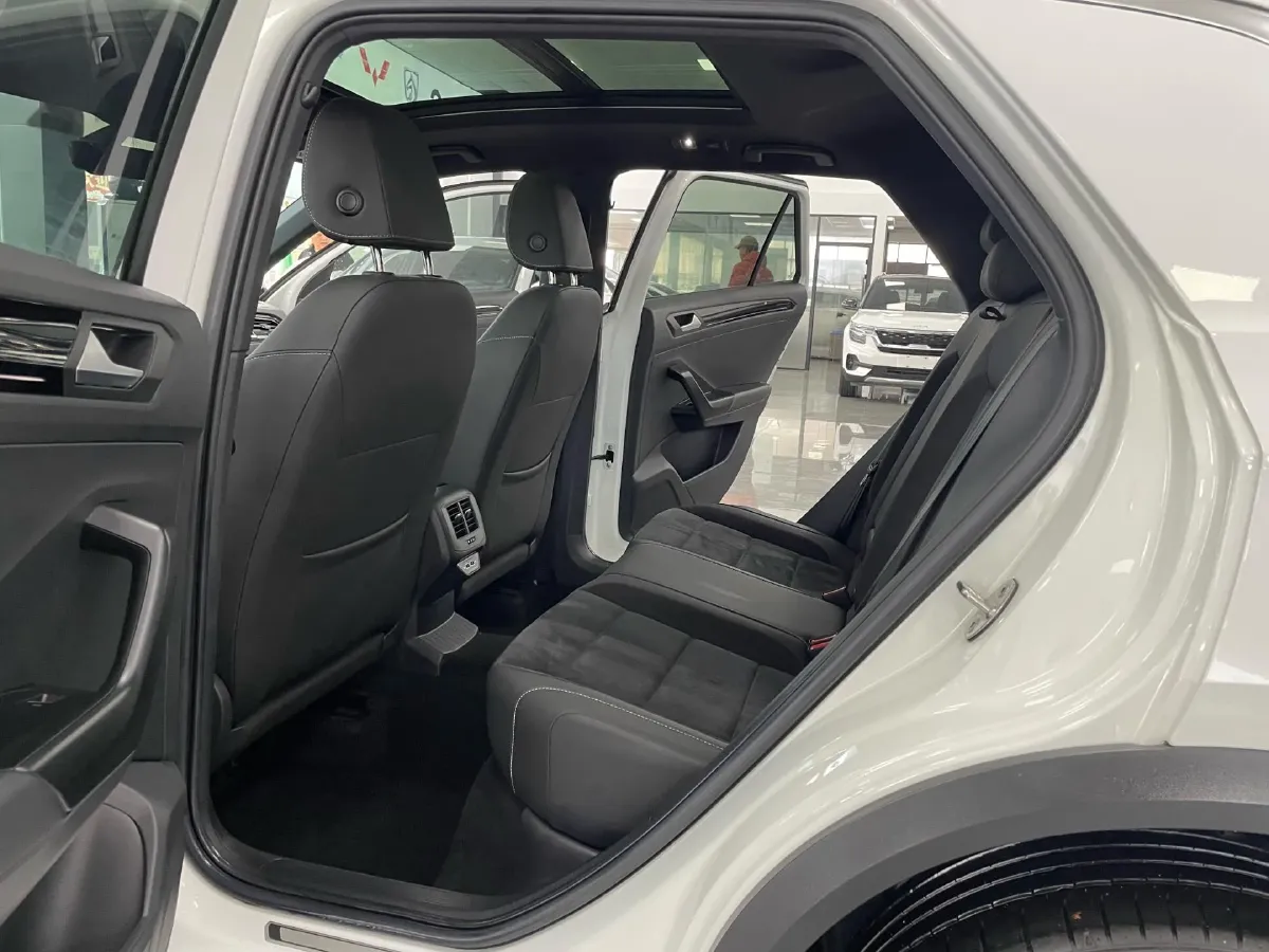 2021 Volkswagen T-Roc 1.4T 150HP L4 7DCT,autocango,china used car exporter,china ev exporter,chinese used car exporter,chinese used ev exporter