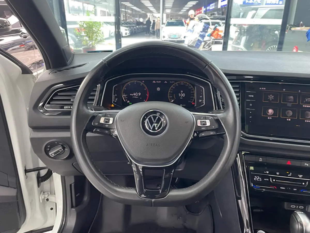 2021 Volkswagen T-Roc 1.4T 150HP L4 7DCT,autocango,china used car exporter,china ev exporter,chinese used car exporter,chinese used ev exporter