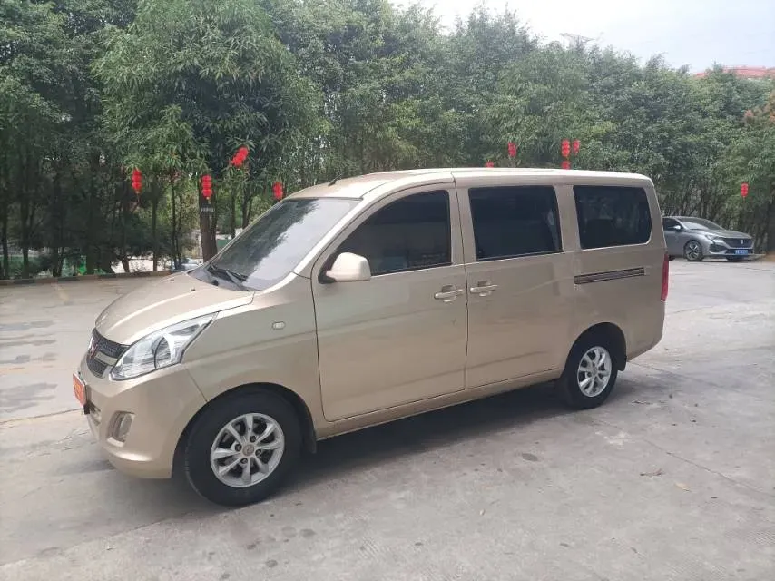 2019 WuLing RongGuang V 1.5L 99HP L4 6MT,autocango,china used car exporter,china ev exporter,chinese used car exporter,chinese used ev exporter
