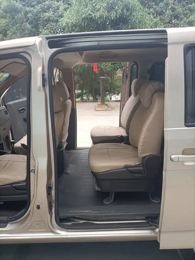 2019 WuLing RongGuang V 1.5L 99HP L4 6MT,autocango,china used car exporter,china ev exporter,chinese used car exporter,chinese used ev exporter