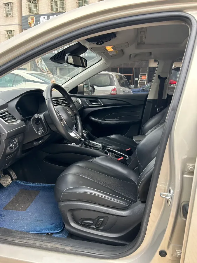 2019 Roewe i5 1.5T 169HP L4 7DCT,autocango,china used car exporter,china ev exporter,chinese used car exporter,chinese used ev exporter