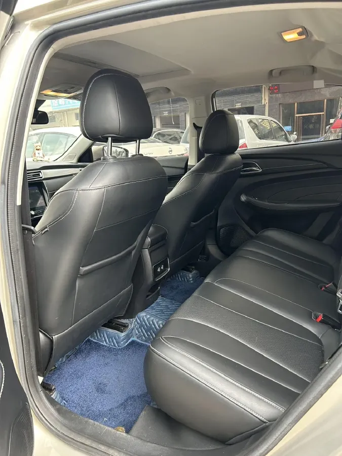 2019 Roewe i5 1.5T 169HP L4 7DCT,autocango,china used car exporter,china ev exporter,chinese used car exporter,chinese used ev exporter