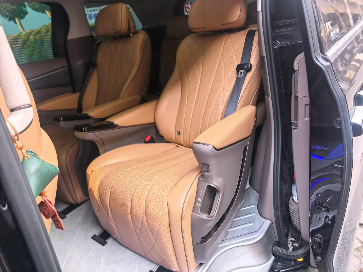 2022 HongQi HS7 3.0T 337HP V6 8AT,autocango,china used car exporter,china ev exporter,chinese used car exporter,chinese used ev exporter