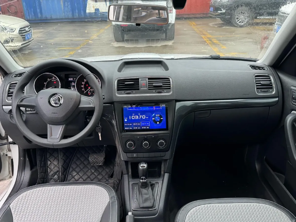 2017 Skoda Yeti 1.4T 150HP L4 7DCT,autocango,china used car exporter,china ev exporter,chinese used car exporter,chinese used ev exporter