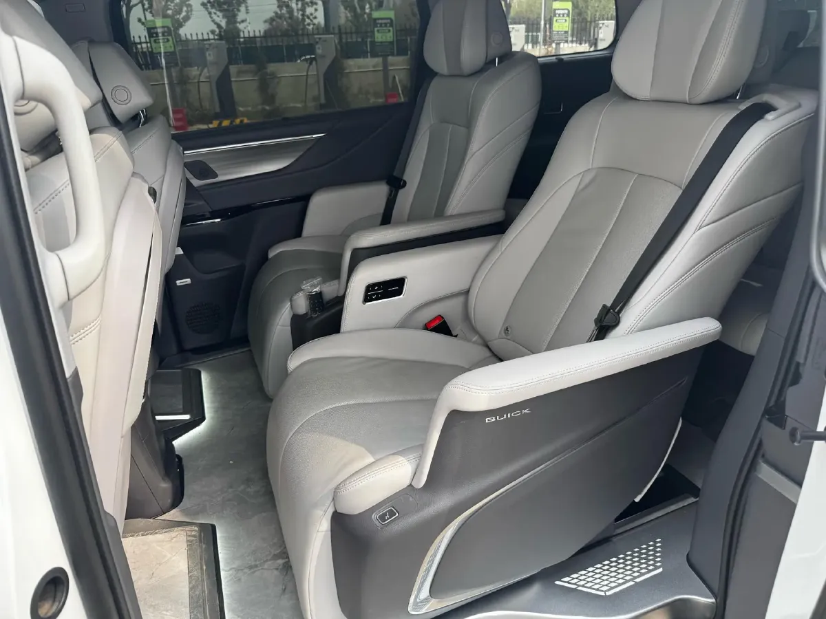 2025 Buick GL8 2.0T 237HP L4 9AT,autocango,china used car exporter,china ev exporter,chinese used car exporter,chinese used ev exporter