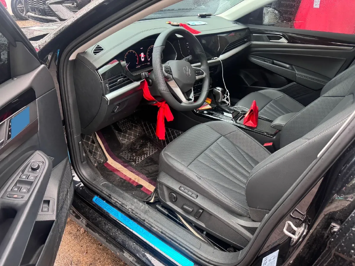 2025 Volkswagen Passat 2.0T 186HP L4 7DCT,autocango,china used car exporter,china ev exporter,chinese used car exporter,chinese used ev exporter
