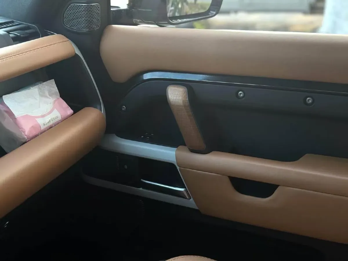 2023 Land Rover Defender 3.0T 400HP L6 8AT,autocango,china used car exporter,china ev exporter,chinese used car exporter,chinese used ev exporter