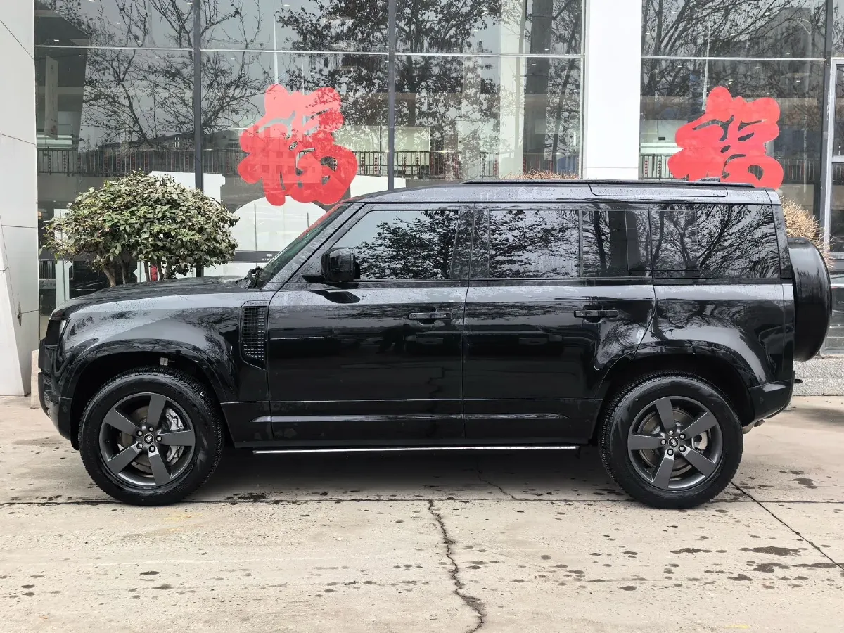 2025 Land Rover Defender 3.0T 400HP L6 8AT,autocango,china used car exporter,china ev exporter,chinese used car exporter,chinese used ev exporter