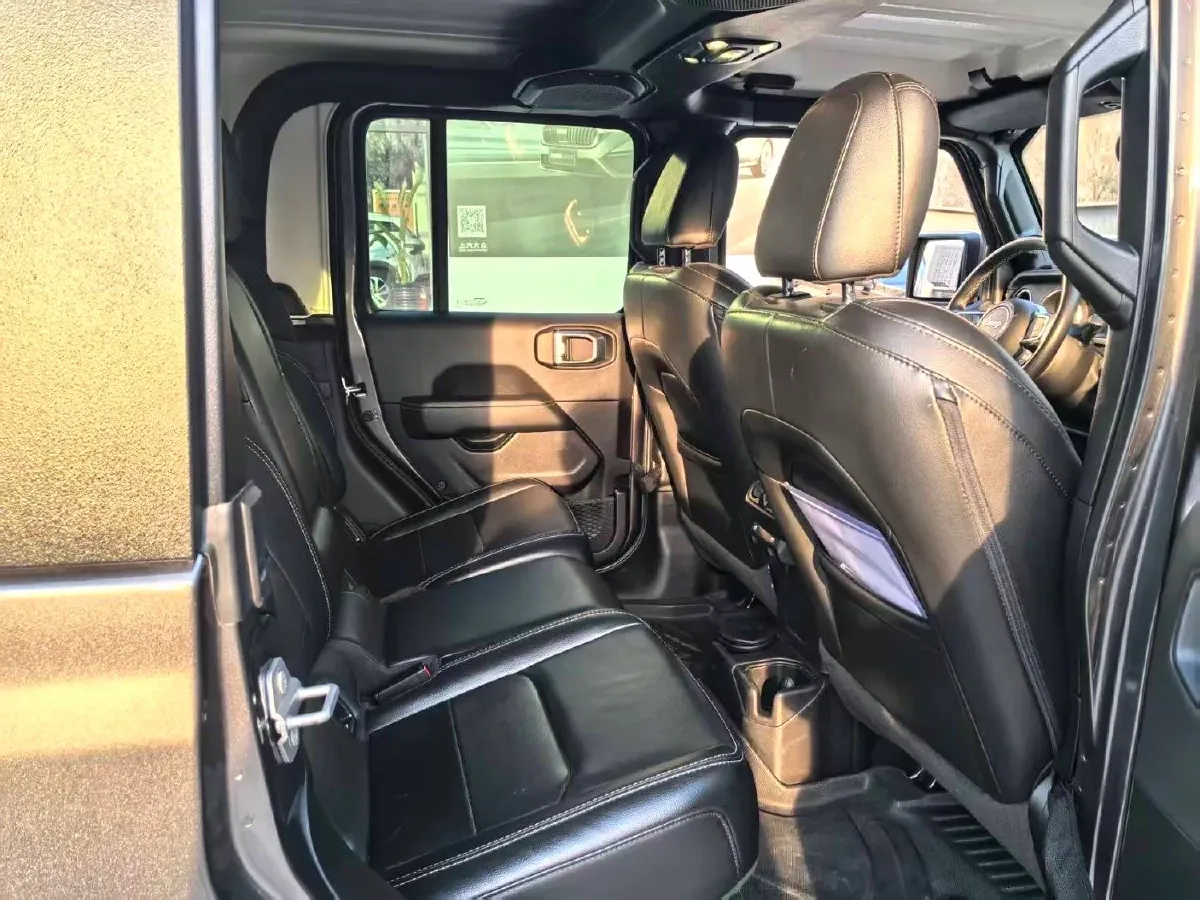 2022 Jeep Gladiator 3.6L 284HP V6 8AT,autocango,china used car exporter,china ev exporter,chinese used car exporter,chinese used ev exporter