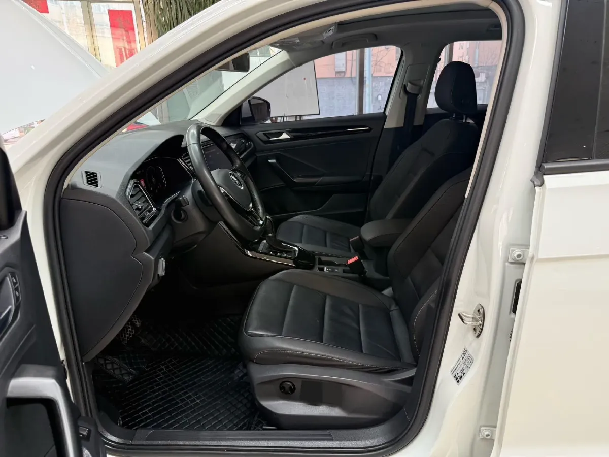 2022 Volkswagen T-Roc 1.4T 150HP L4 7DCT,autocango,china used car exporter,china ev exporter,chinese used car exporter,chinese used ev exporter