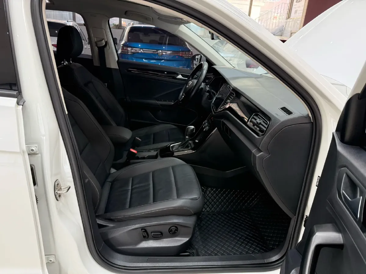 2022 Volkswagen T-Roc 1.4T 150HP L4 7DCT,autocango,china used car exporter,china ev exporter,chinese used car exporter,chinese used ev exporter