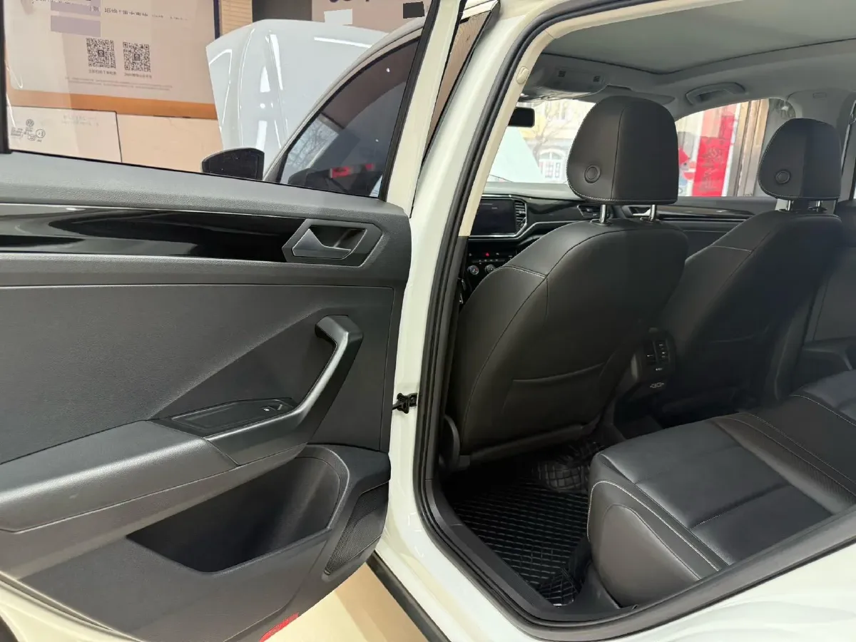 2022 Volkswagen T-Roc 1.4T 150HP L4 7DCT,autocango,china used car exporter,china ev exporter,chinese used car exporter,chinese used ev exporter