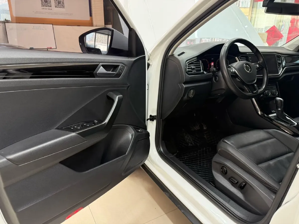 2022 Volkswagen T-Roc 1.4T 150HP L4 7DCT,autocango,china used car exporter,china ev exporter,chinese used car exporter,chinese used ev exporter
