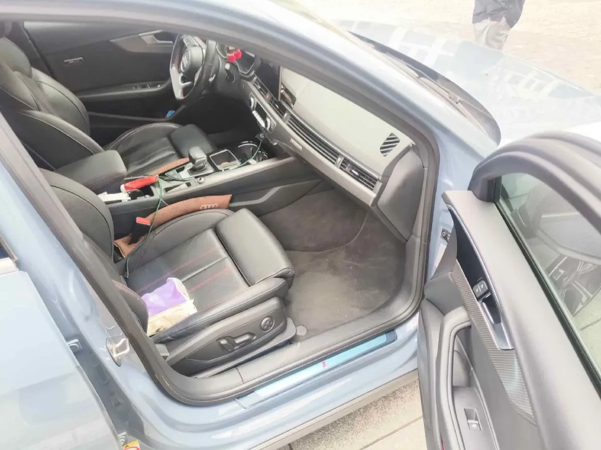 2022 Audi A4L 2.0T 190HP L4 7DCT,autocango,china used car exporter,china ev exporter,chinese used car exporter,chinese used ev exporter