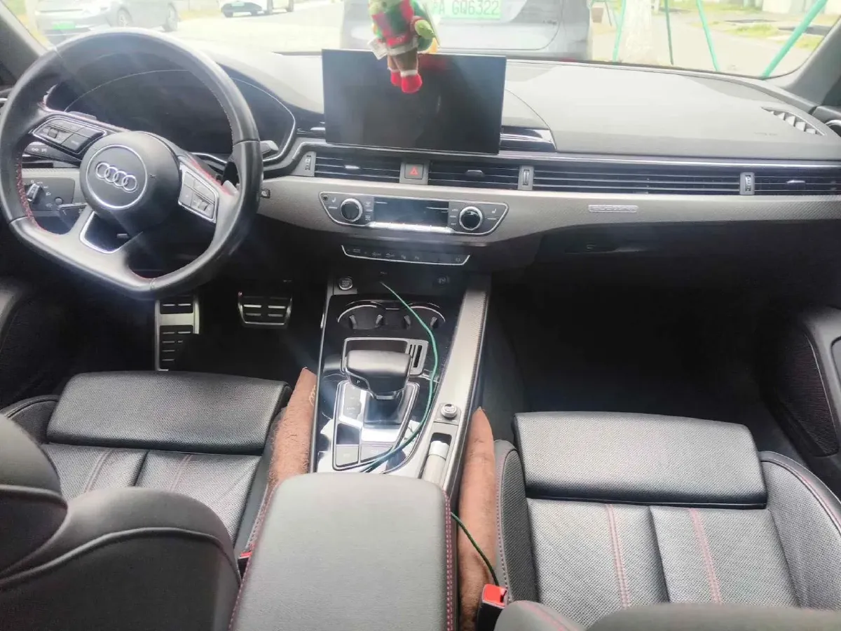 2022 Audi A4L 2.0T 190HP L4 7DCT,autocango,china used car exporter,china ev exporter,chinese used car exporter,chinese used ev exporter