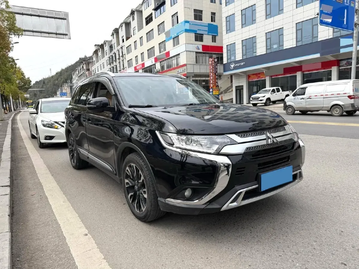 2019 Mitsubishi Outlander 2.0L 166HP L4 CVT,autocango,china used car exporter,china ev exporter,chinese used car exporter,chinese used ev exporter