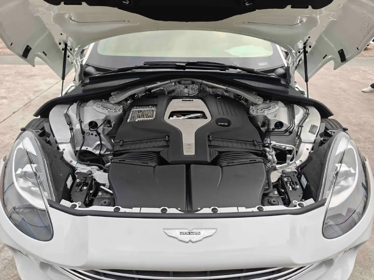 2024 Aston Martin DBX 4.0T 550HP V8 9AT,autocango,china used car exporter,china ev exporter,chinese used car exporter,chinese used ev exporter