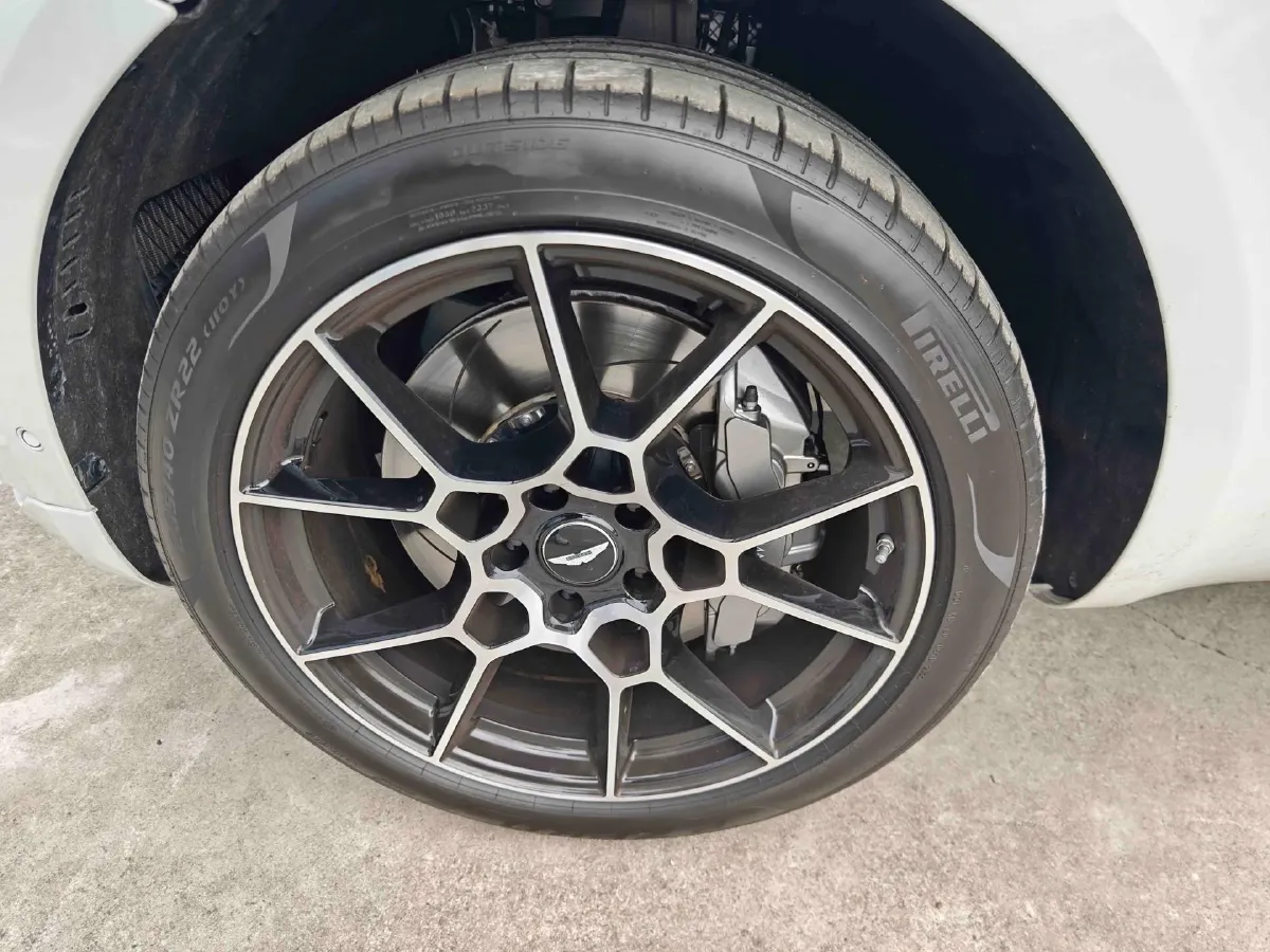 2024 Aston Martin DBX 4.0T 550HP V8 9AT,autocango,china used car exporter,china ev exporter,chinese used car exporter,chinese used ev exporter