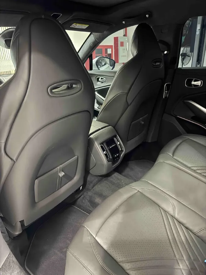 2024 Aston Martin DBX 4.0T 550HP V8 9AT,autocango,china used car exporter,china ev exporter,chinese used car exporter,chinese used ev exporter