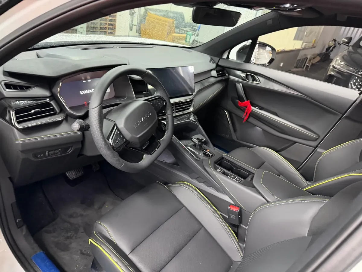 2023 LYNK&CO 06 1.5T 181HP L4 7DCT,autocango,china used car exporter,china ev exporter,chinese used car exporter,chinese used ev exporter