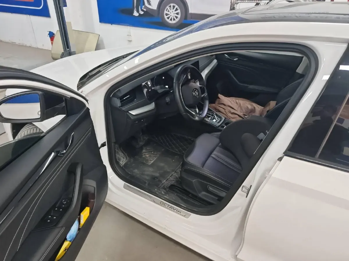 2022 Skoda Octavia 1.4T 150HP L4 7DCT,autocango,china used car exporter,china ev exporter,chinese used car exporter,chinese used ev exporter