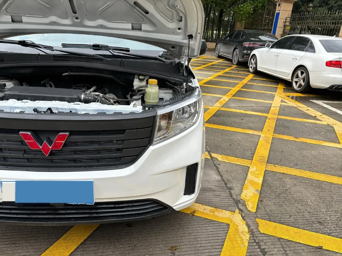 2021 WuLing ZhengChen 1.5T 147HP L4 6MT,autocango,china used car exporter,china ev exporter,chinese used car exporter,chinese used ev exporter