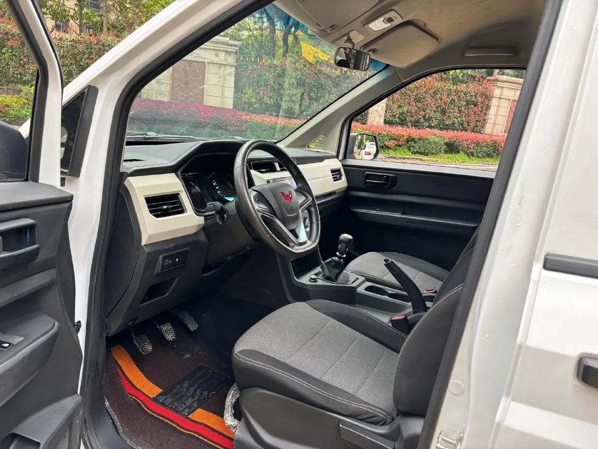2021 WuLing ZhengChen 1.5T 147HP L4 6MT,autocango,china used car exporter,china ev exporter,chinese used car exporter,chinese used ev exporter