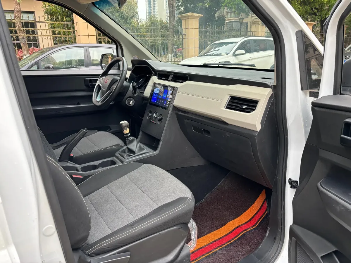 2021 WuLing ZhengChen 1.5T 147HP L4 6MT,autocango,china used car exporter,china ev exporter,chinese used car exporter,chinese used ev exporter