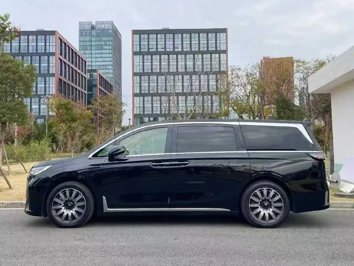 2025 Voyah Dream 1.5T 150HP L4 PHEV 41.7KWH,autocango,china used car exporter,china ev exporter,chinese used car exporter,chinese used ev exporter