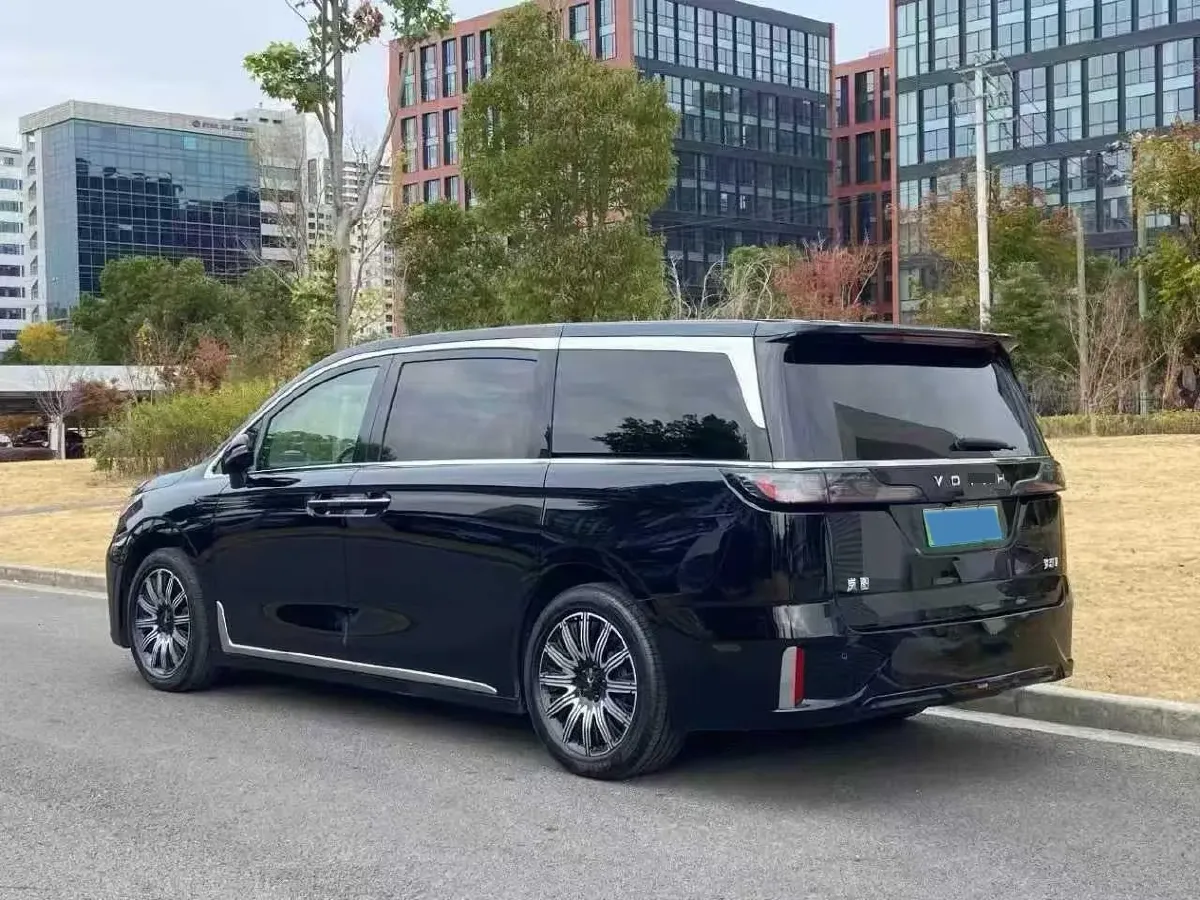 2025 Voyah Dream 1.5T 150HP L4 PHEV 41.7KWH,autocango,china used car exporter,china ev exporter,chinese used car exporter,chinese used ev exporter