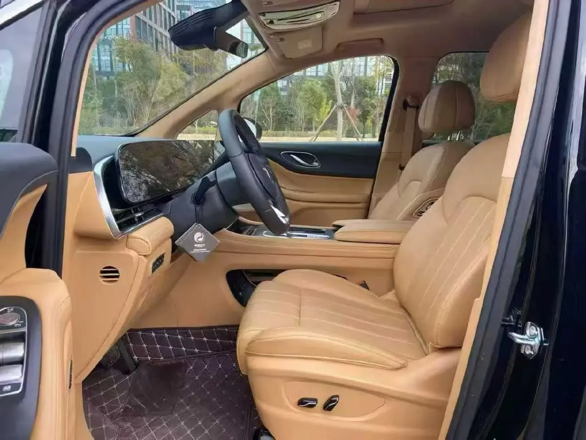 2025 Voyah Dream 1.5T 150HP L4 PHEV 41.7KWH,autocango,china used car exporter,china ev exporter,chinese used car exporter,chinese used ev exporter