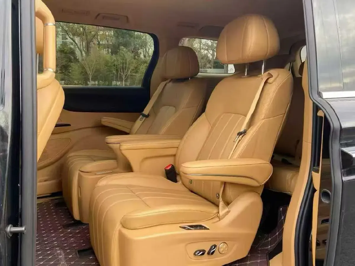 2025 Voyah Dream 1.5T 150HP L4 PHEV 41.7KWH,autocango,china used car exporter,china ev exporter,chinese used car exporter,chinese used ev exporter